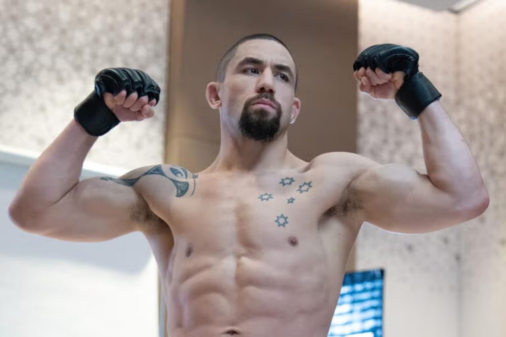 Robert Whittaker pose