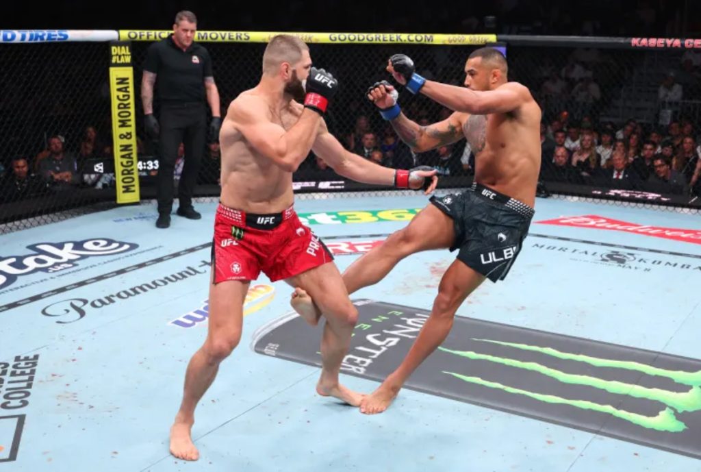 Carlos Ulberg leg kick on Jiri Prochazka at UFC 327