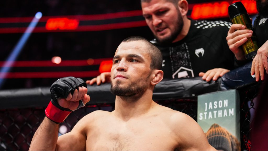 Umar Nurmagomedov is introduced with Khabib Nurmagomedov in his corner