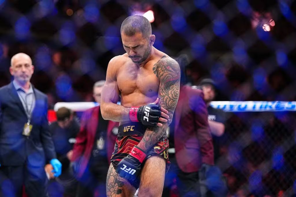 Alexandre Pantoja suffers arm injury at UFC 323